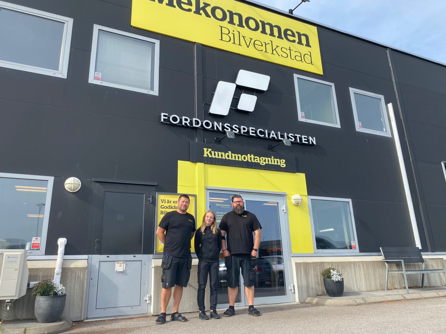 Fasaden på Mekonomen Bilverkstad i Västerås